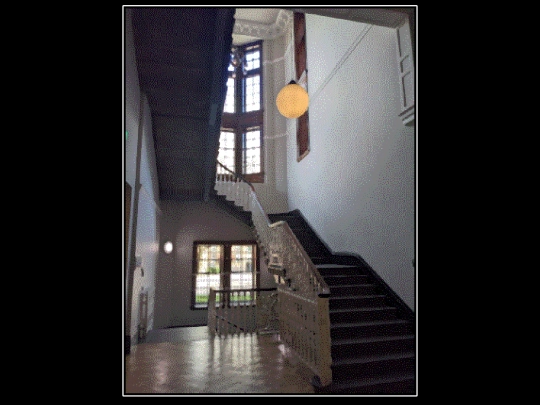 explore/staircase screenshot