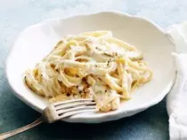 FNK_Chicken-Fettucine-Alfredo_s4x3.jpg.rend.sniipadlarge.jpeg